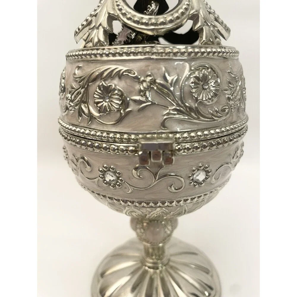 Jane Seymour Musical Egg St. Catherine's Court Collection 7